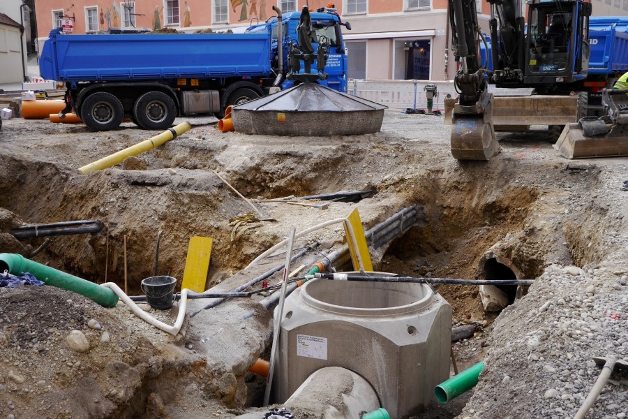 Der Obstmarkt gleicht in diesen Tagen einem Ameisenbau: Gräben wohin man auch schaut. 