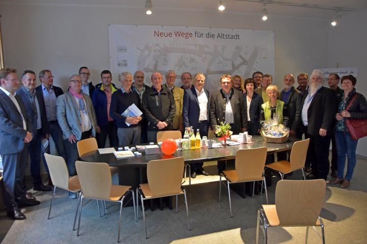 Interessiert folgten die Gemeinderäte aus Leutkirch den Ausführungen zur Neugestaltung der Kaufbeurer Fußgängerzone