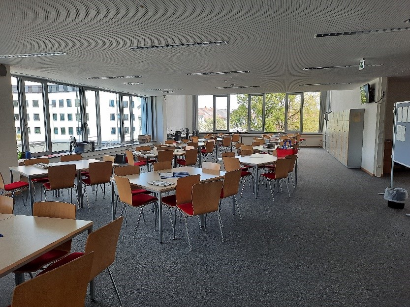 Die neuen Räumlichkeiten werden von Schulverwaltung und Lehrern bereits genutzt, jetzt fehlen nur noch die Gymnasiasten.